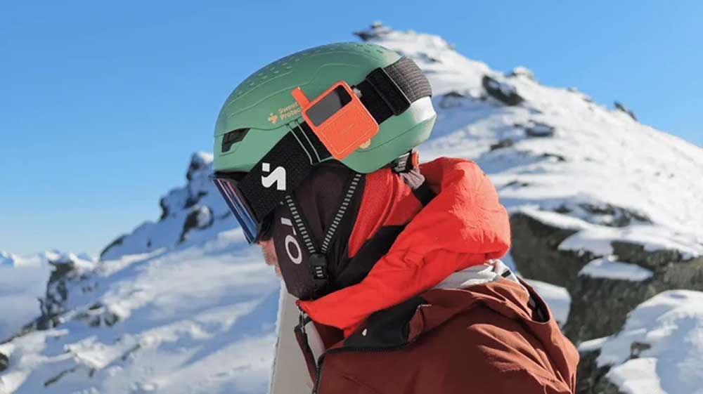 Motion Ultra Communication Device for Skiers